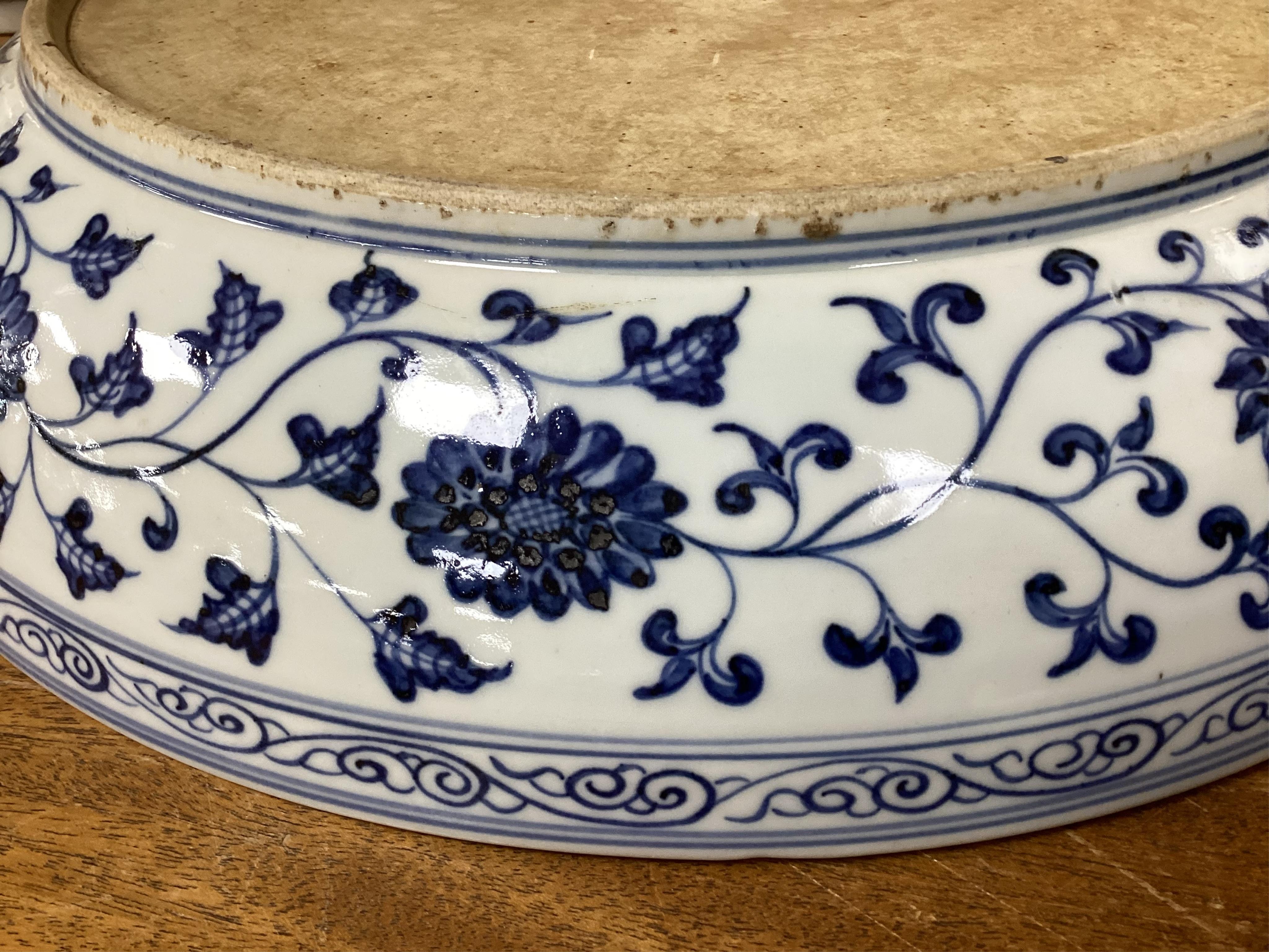 A large Chinese Ming style charger, 45cm diameter. Condition - good